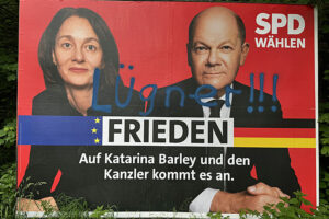 spd waehlen frieden luegner ntoi wahlplakat europawahl olaf scholz katarina barley bergneustadt