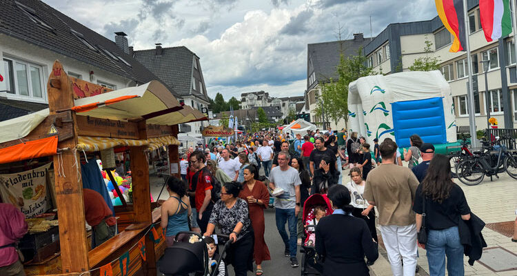 Wiehl feiert(e): Das Stadtfest 2024 lockte Tausende Besucher. Ein Wochenende voller Highlights + Bonusbilder Wiehlpark