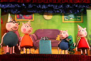 Peppa Wutz Figuren-Puppentheater saukomisch (Bergneustadt) Krawinkelsaal total AUSVERKAUFT! Schorsch's Geburtstagsparty begeisterte