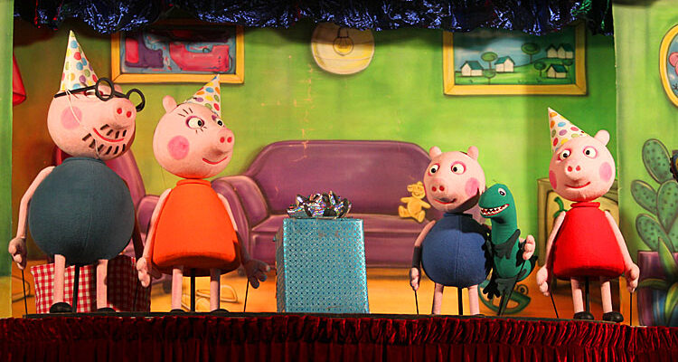 Peppa Wutz Figuren-Puppentheater saukomisch (Bergneustadt) Krawinkelsaal total AUSVERKAUFT! Schorsch’s Geburtstagsparty begeisterte